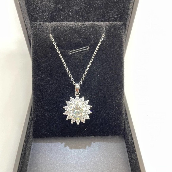 Huge Moissanite Diamond Necklace 5 Ct Pendant 925 18K Chain Brilliant Round Cut - Picture 8 of 12